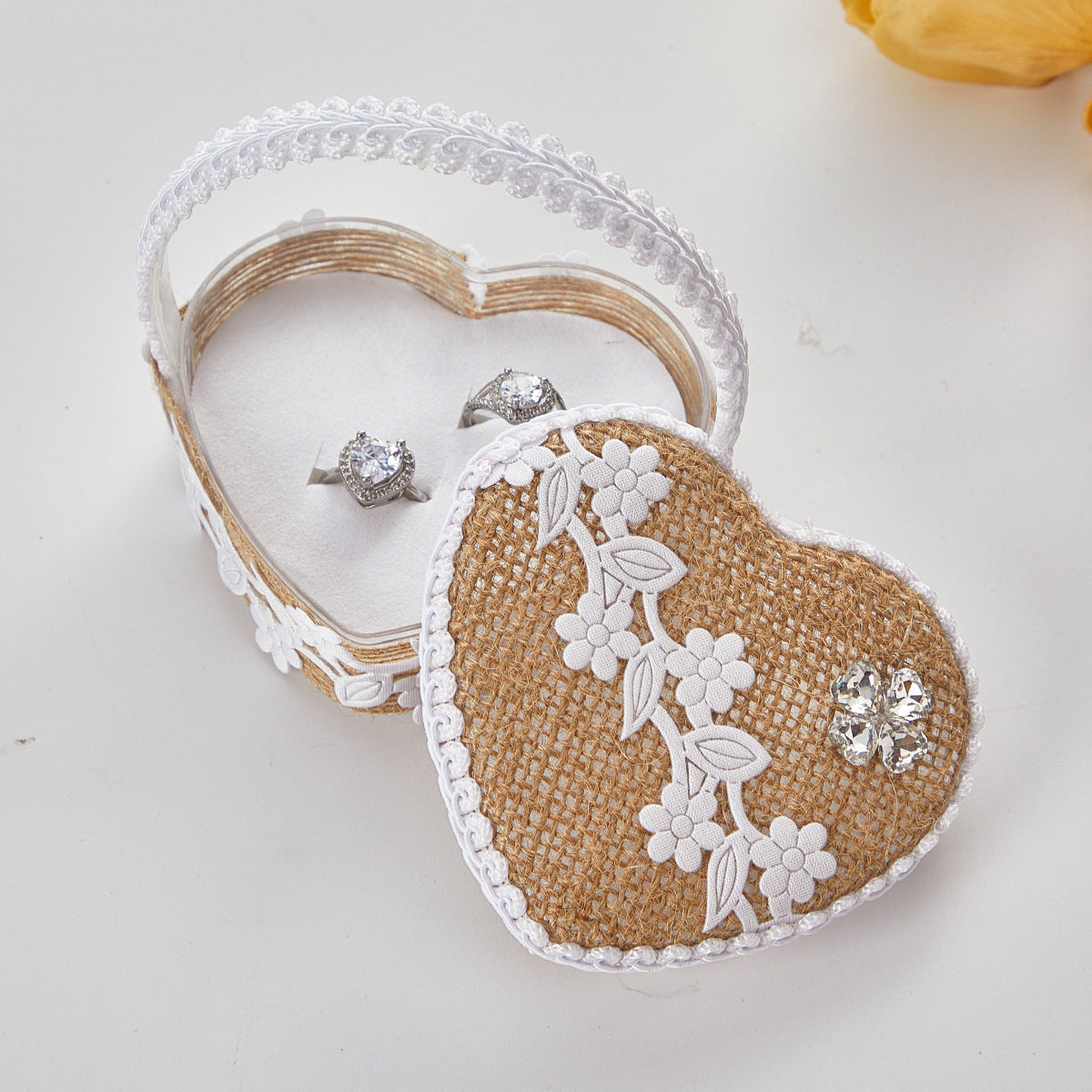 Handheld Burlap Heart-Shaped Ring Box – Western-Style Wedding Ring Pillow for Flower Girls / Valentine's Day Proposal Ring Box
