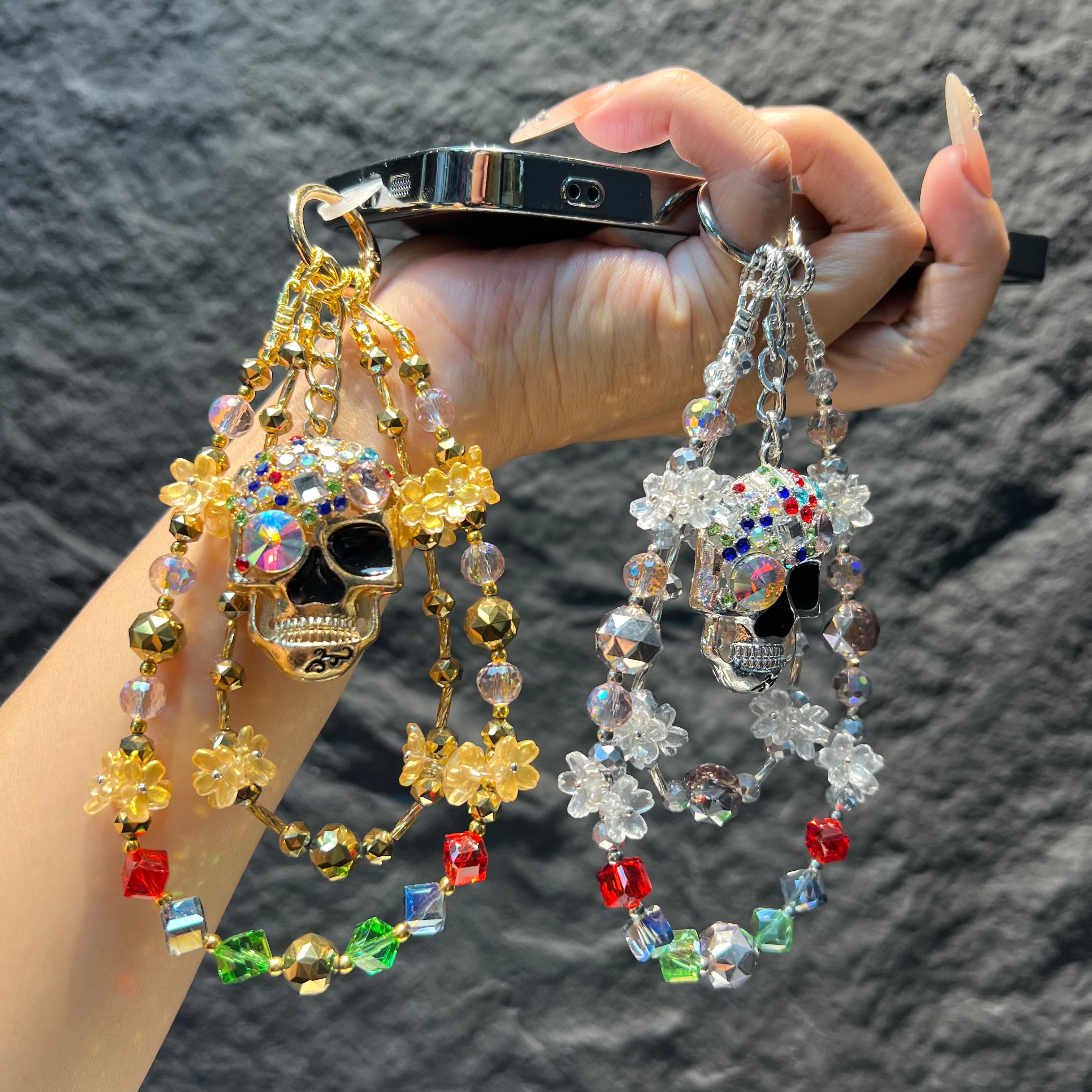 Skull Crystal Beaded Multi‑use Charm, Handmade Rhinestone Skull Pendant, Phone Case Charm, Backpack Bag Ornament, Keychain Accessory, Gothic Aesthetic Gift for Women & Teen Girls