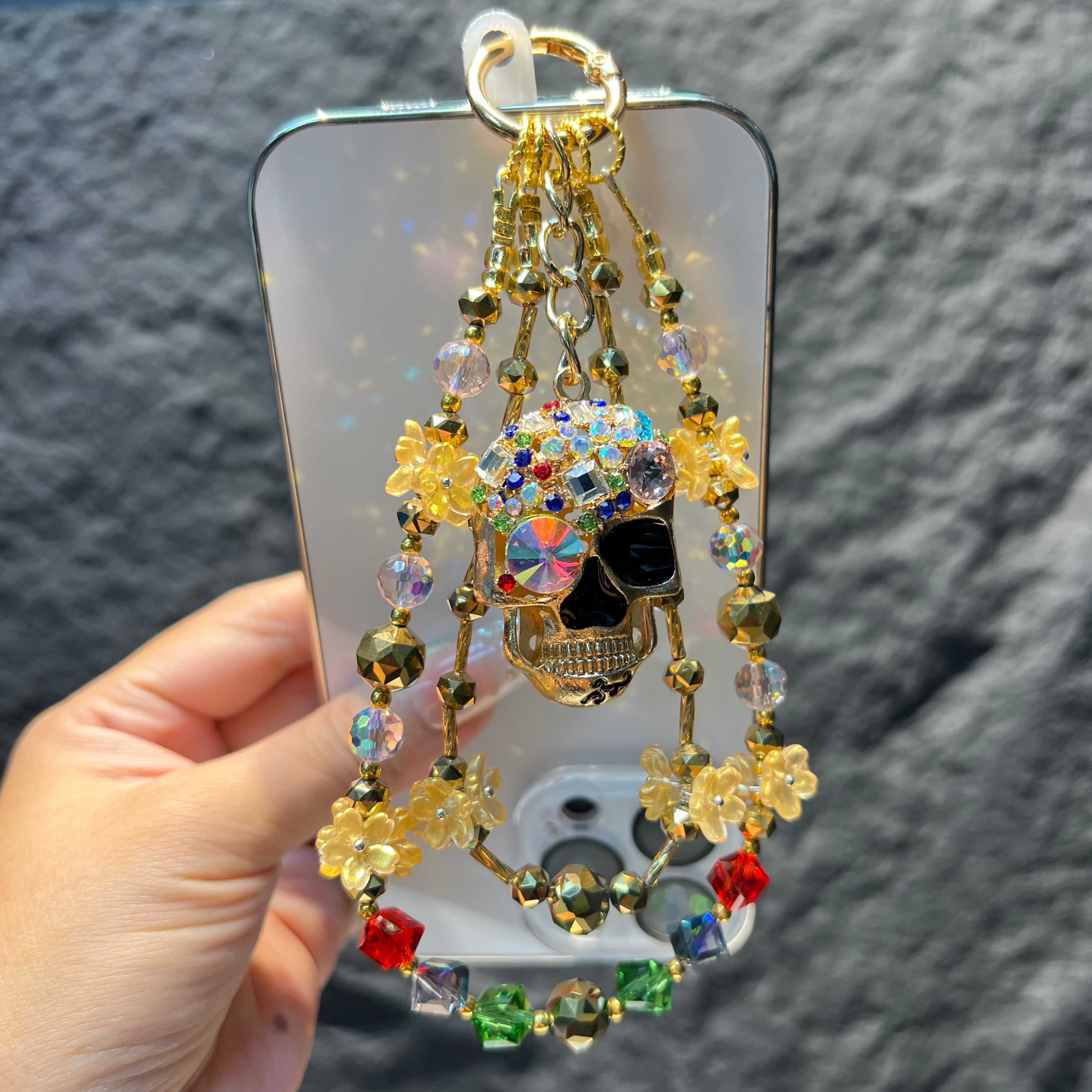 Skull Crystal Beaded Multi‑use Charm, Handmade Rhinestone Skull Pendant, Phone Case Charm, Backpack Bag Ornament, Keychain Accessory, Gothic Aesthetic Gift for Women & Teen Girls