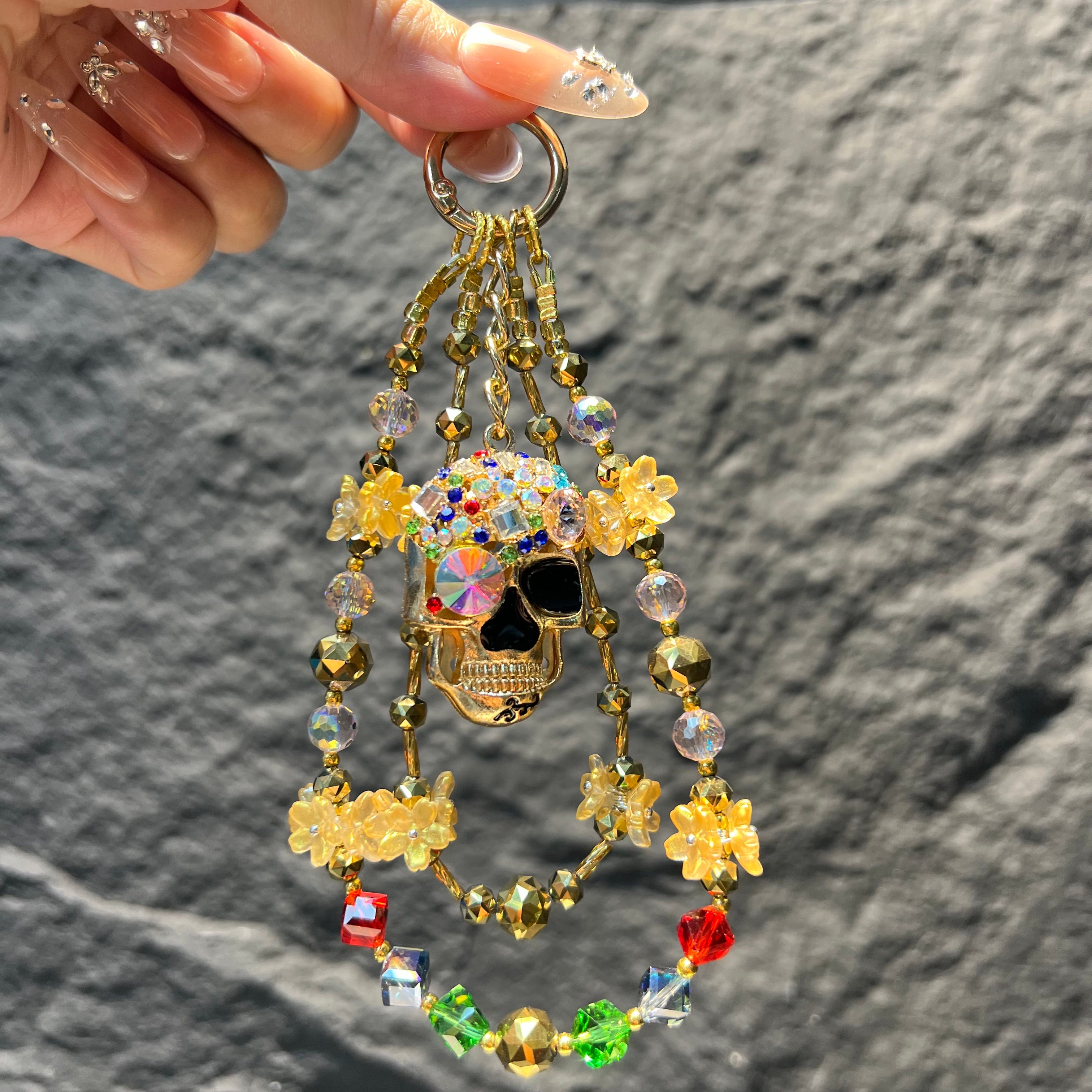 Skull Crystal Beaded Multi‑use Charm, Handmade Rhinestone Skull Pendant, Phone Case Charm, Backpack Bag Ornament, Keychain Accessory, Gothic Aesthetic Gift for Women & Teen Girls