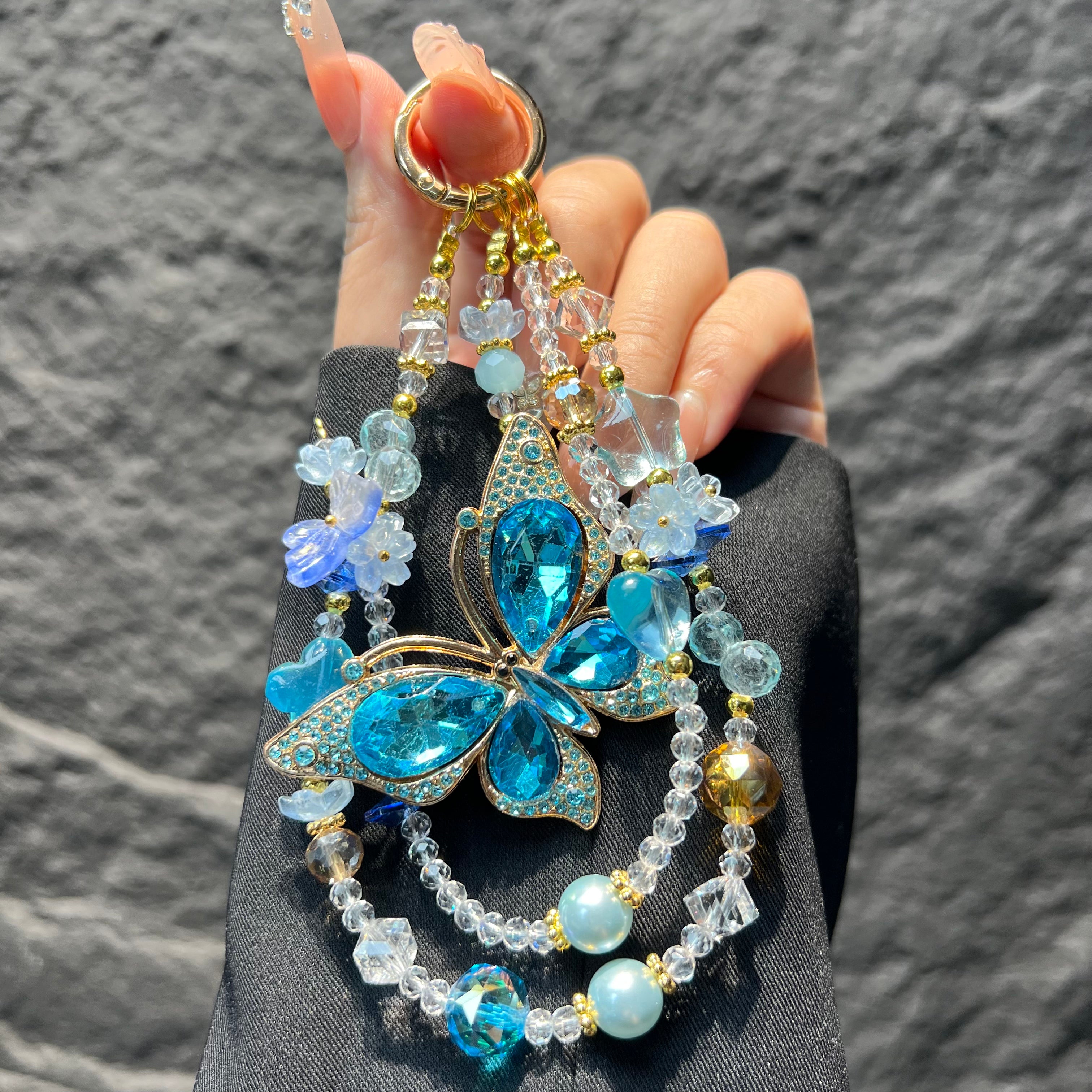 Butterfly Crystal Beaded Phone Charm, Multi‑use Handmade Rhinestone Pendant, Detachable Bag Charm, Keychain Accessory, Aesthetic Gift for Teen Girls, Women & Best Friends